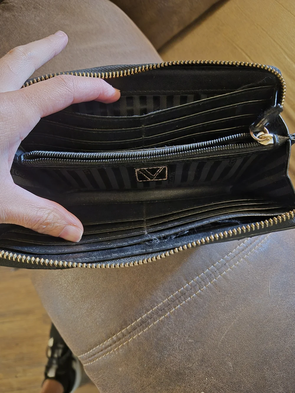 Victoria's Secret Black Stud Mix Credit Card Zip Around Wallet. - Picture 4 of 4